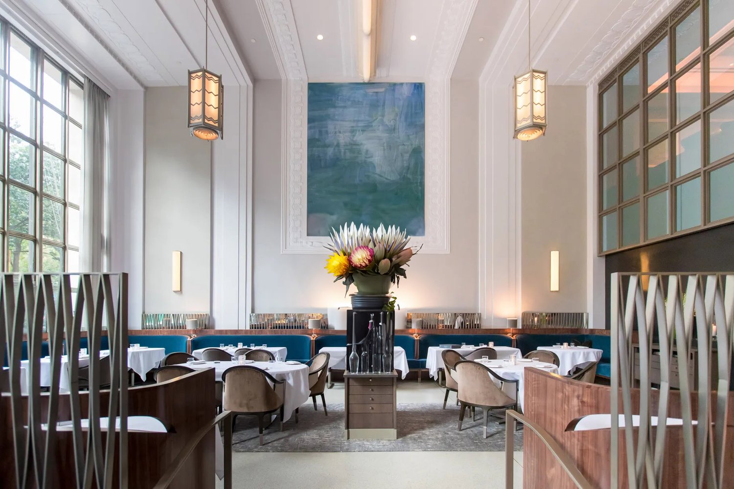 How Flower Subscriptions Elevate Hospitality